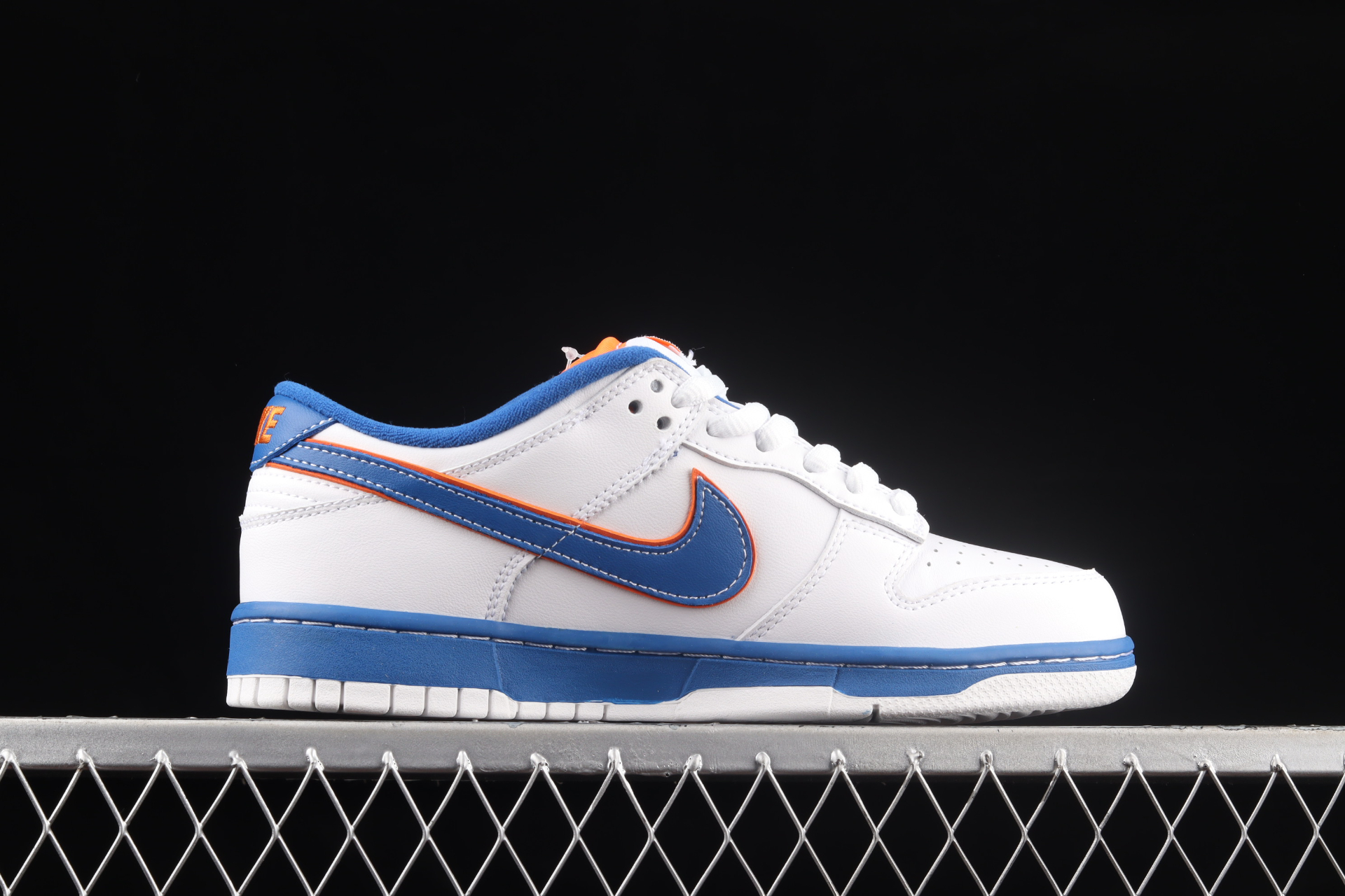 Dunk Low Pro SB Medicom 1 304292-142