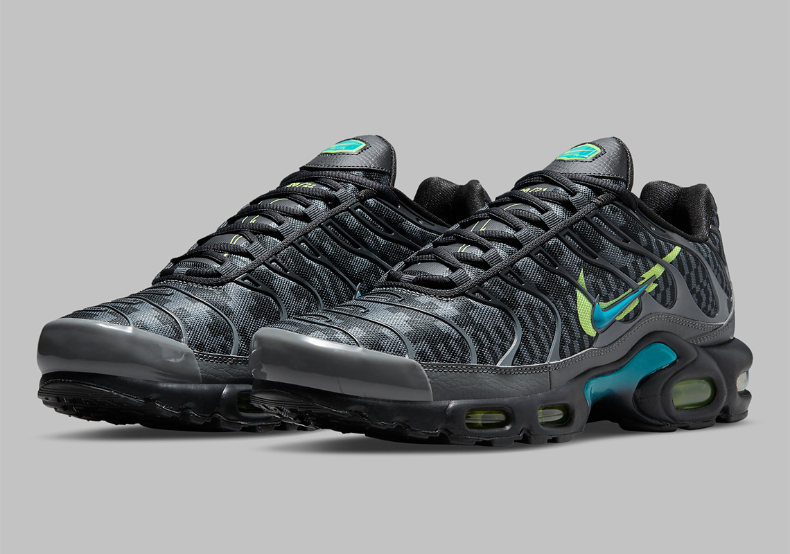 Air Max Plus Champions League DJ6896-070