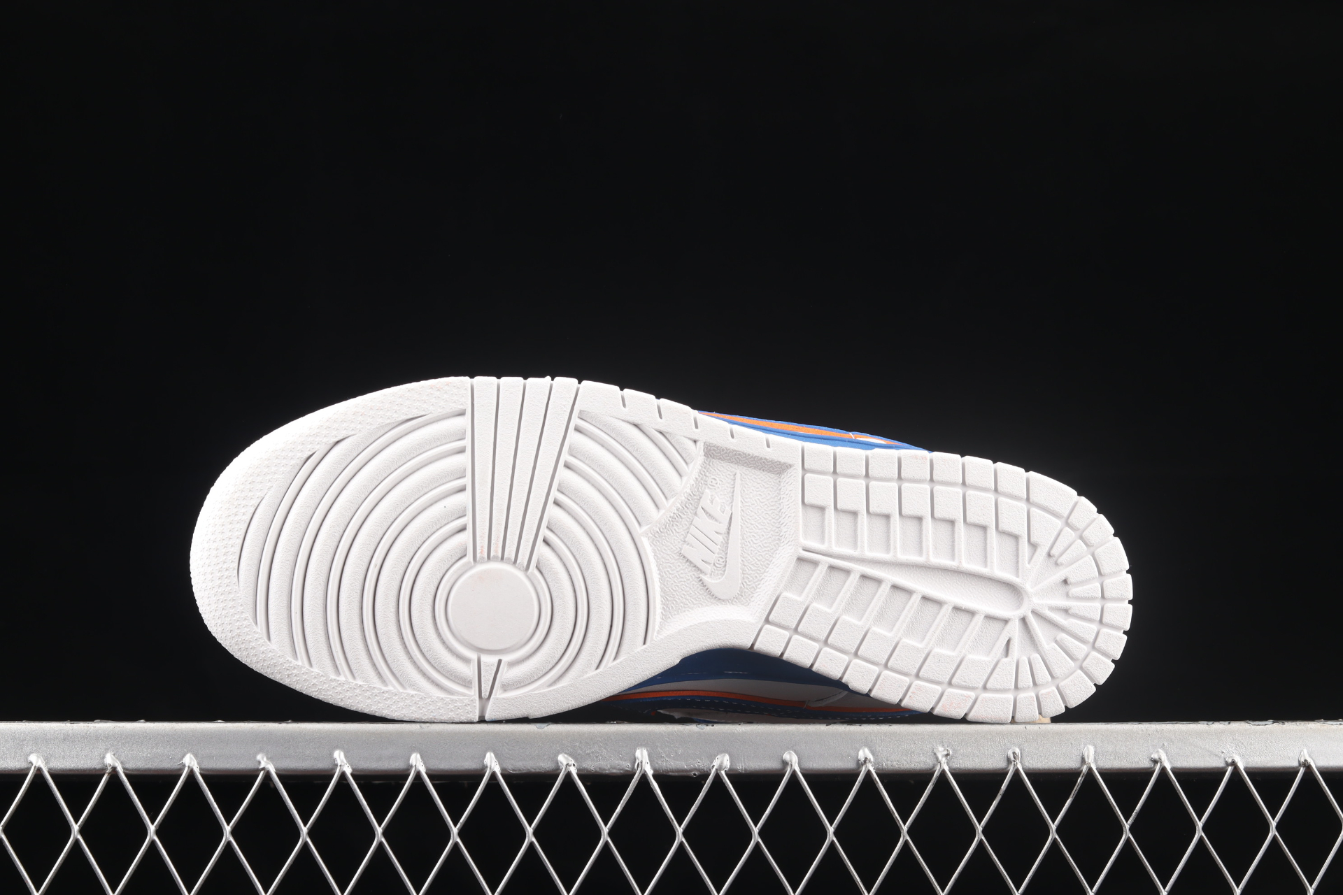 Dunk Low Pro SB Medicom 1 304292-142