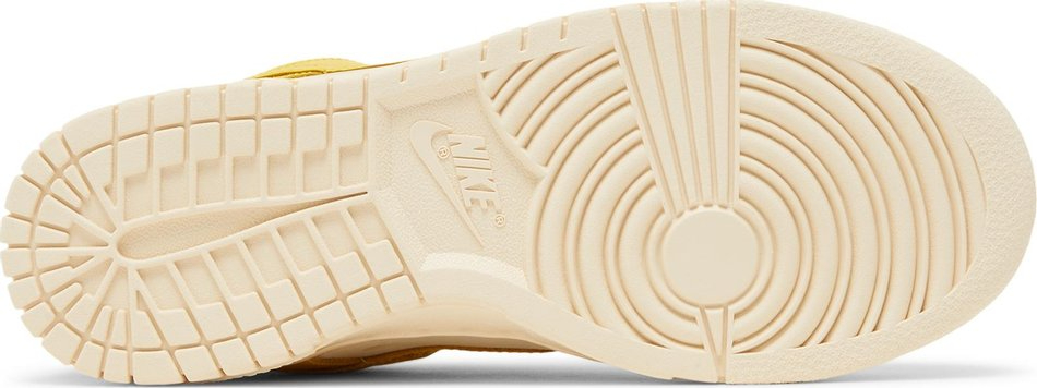 Wmns Dunk Low LX Banana DR5487-100