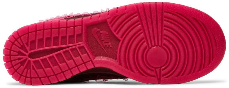 Wmns Dunk Low Valentine s Day DQ9324-600