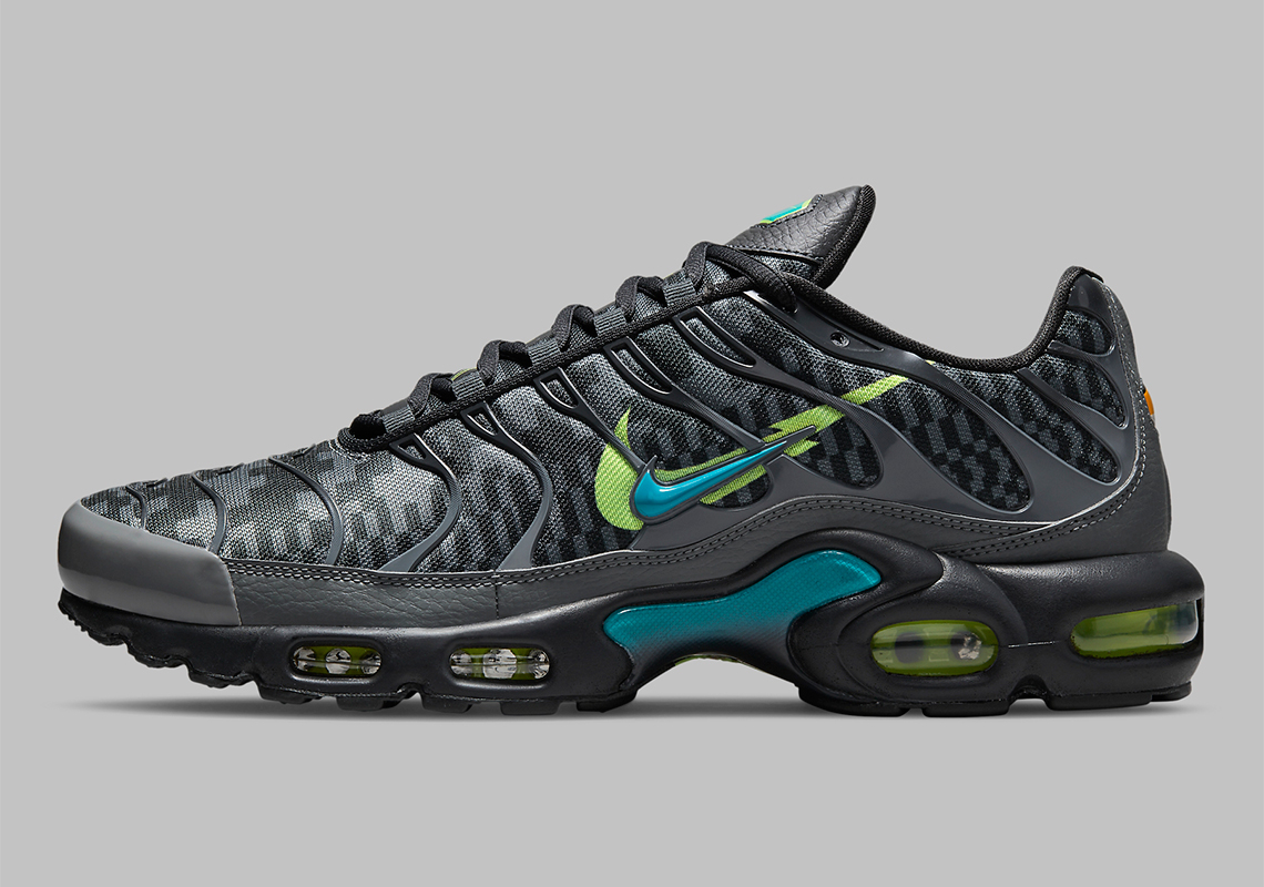 Air Max Plus Champions League DJ6896-070