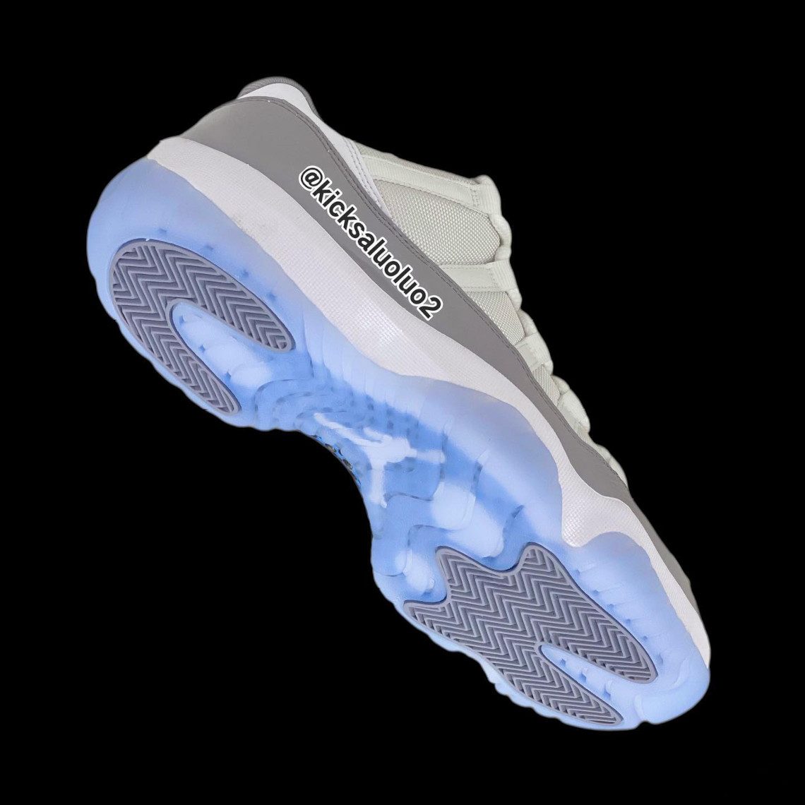 Air Jordan 11 Retro Low Cement Grey AV2187-140