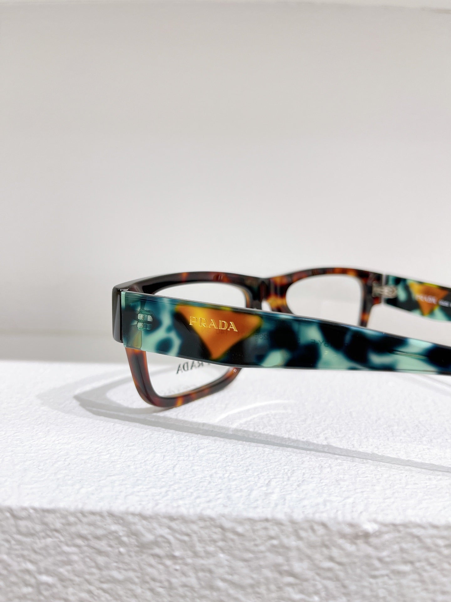 Pra*a Glasses