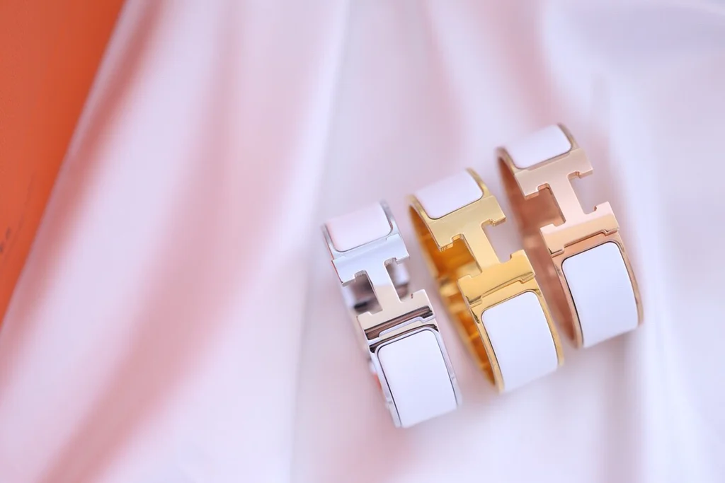 H**me5 bracelet