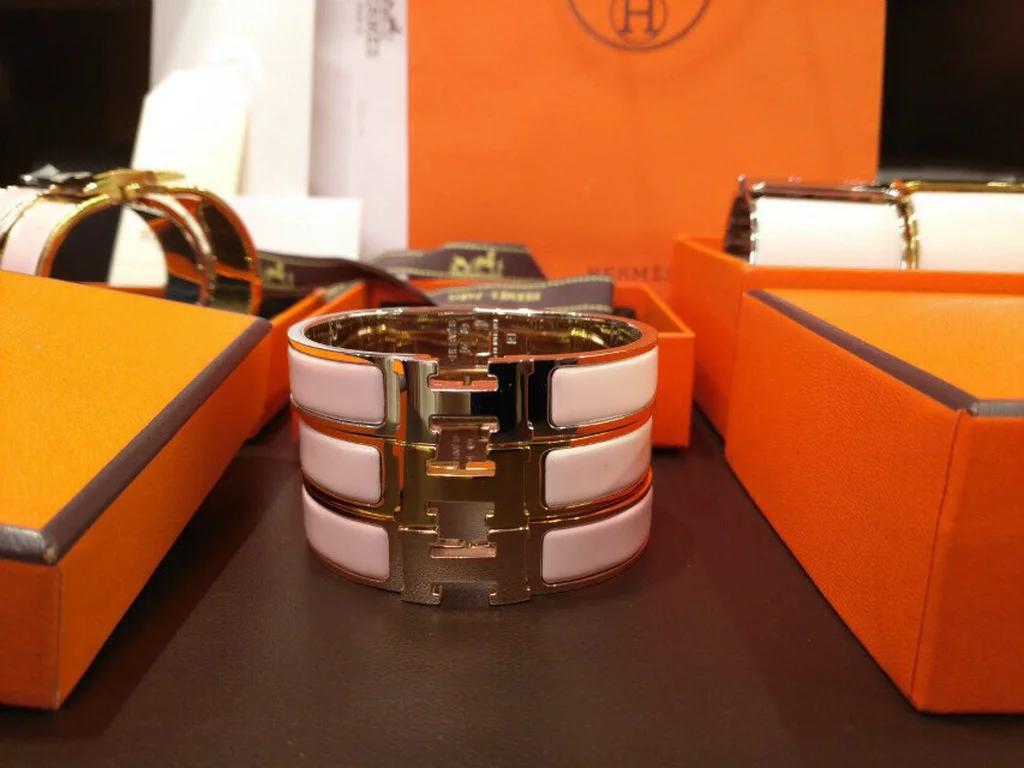H**me5 bracelet