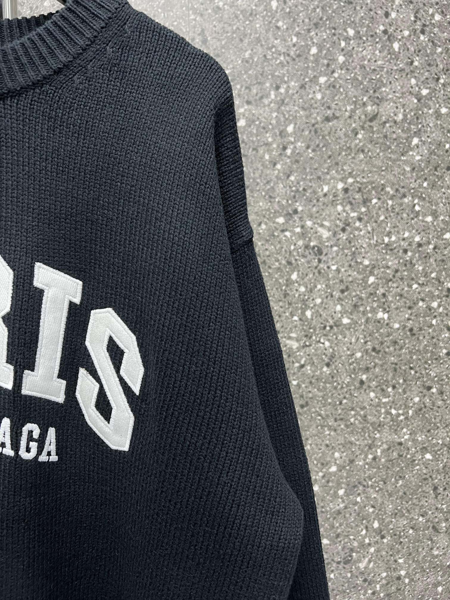 Ba1en*iaga Sweater