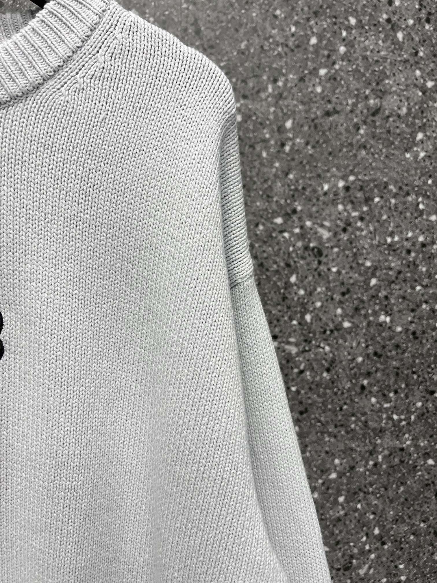 Ba1en*iaga Sweater