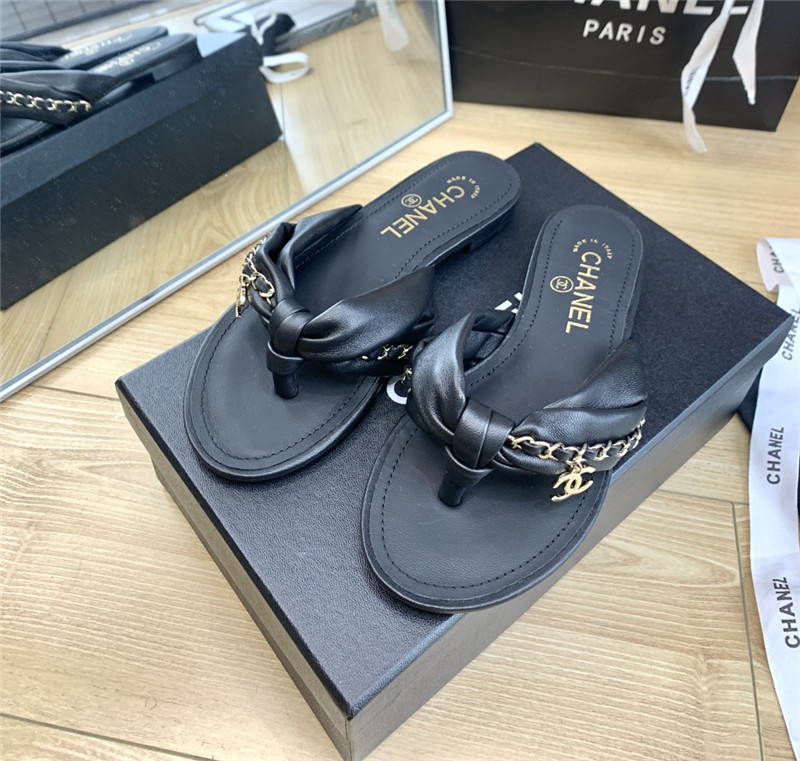Ch**el flat chain slippers
