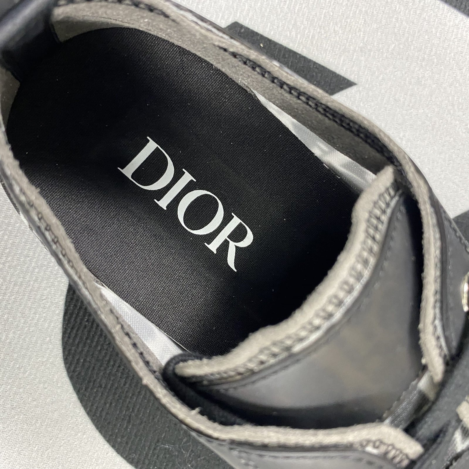 D10r B23 High Top Sneaker 3
