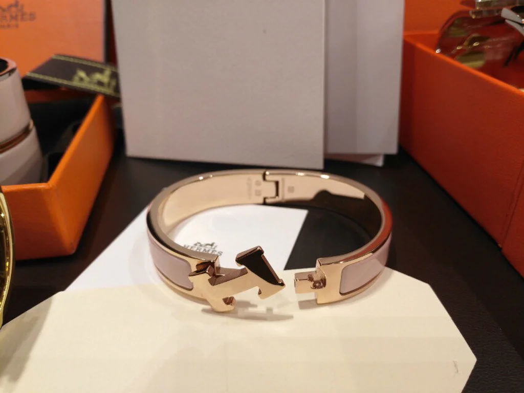 H**me5 bracelet