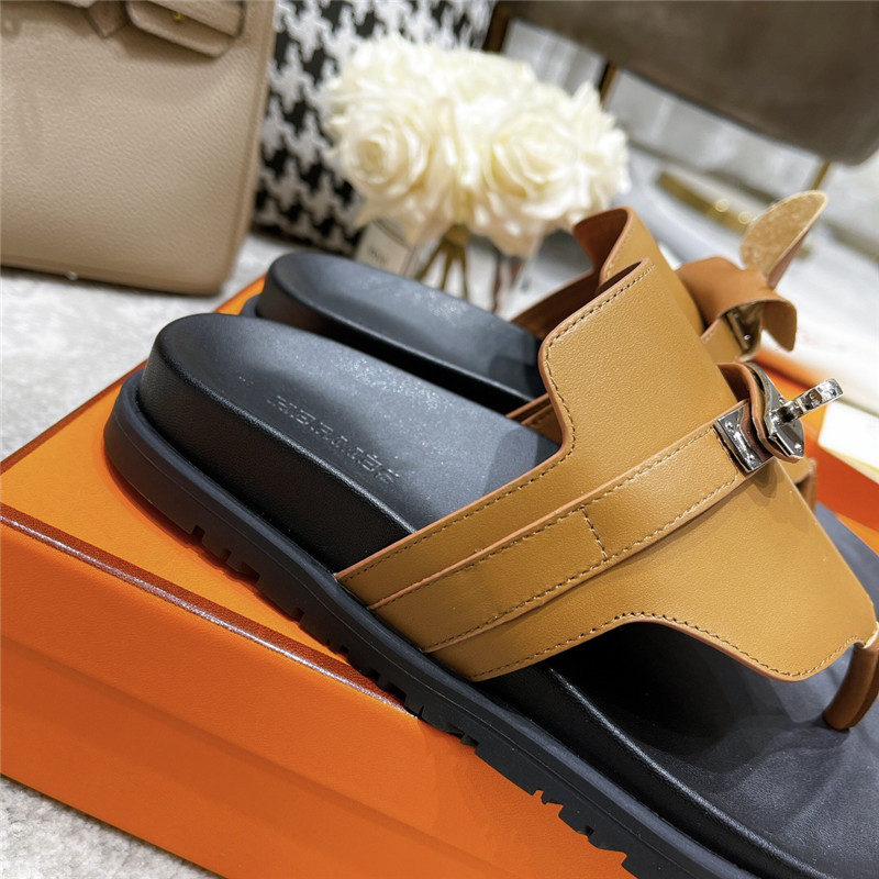 H**me5 kelly buckle slippers