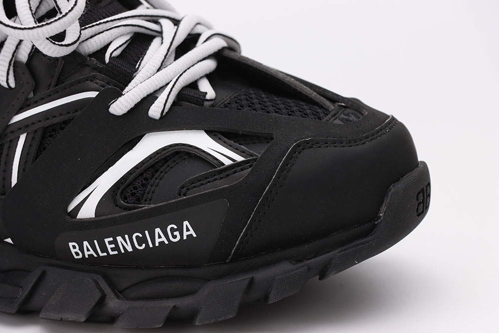 Ba1en*iaga Track.2 Trainer Black