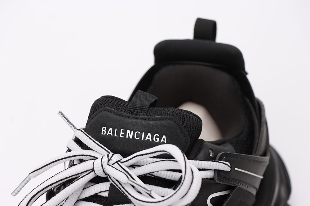 Ba1en*iaga Track.2 Trainer Black