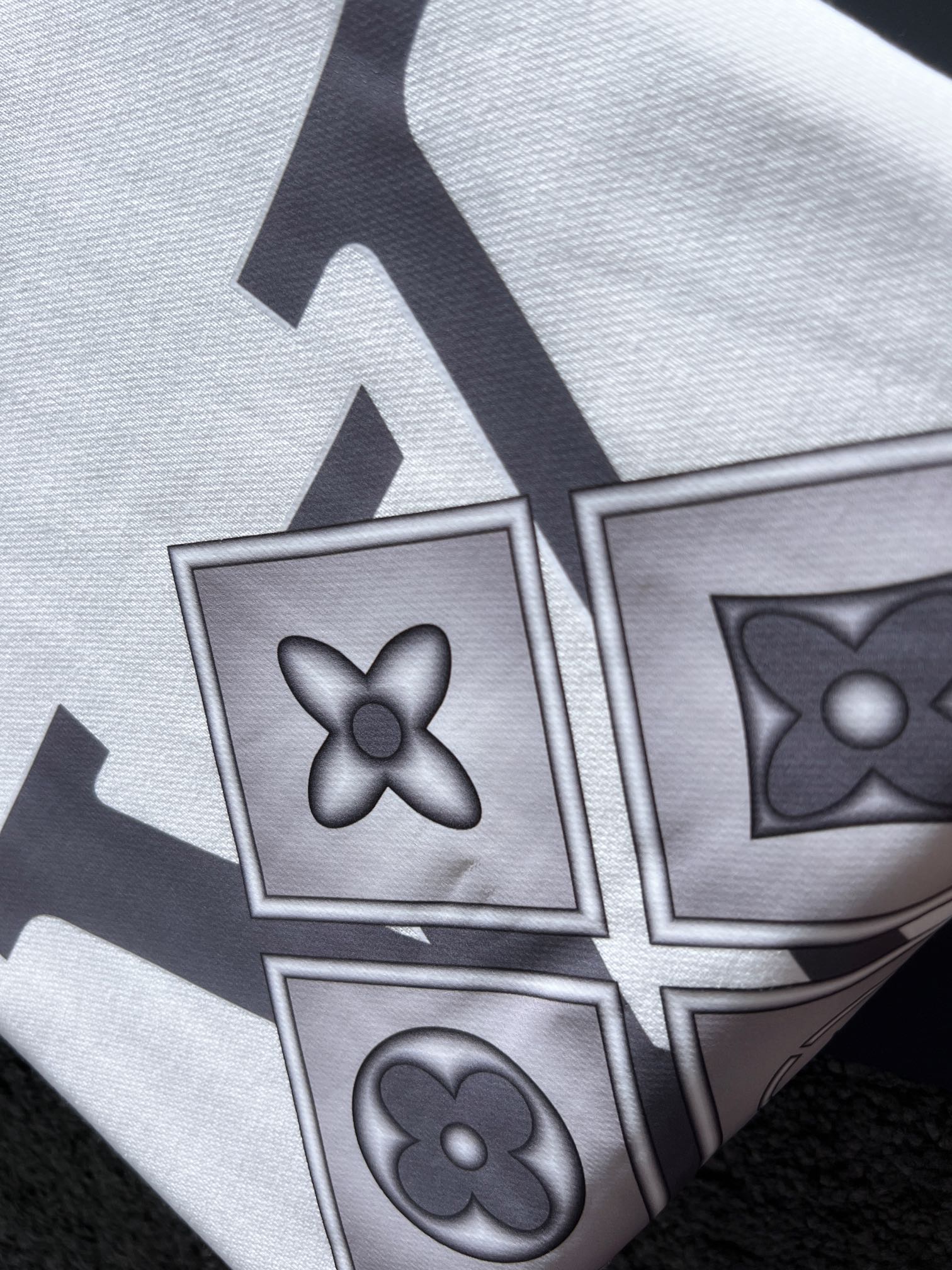 L0vis Vvtt0n Hoodie