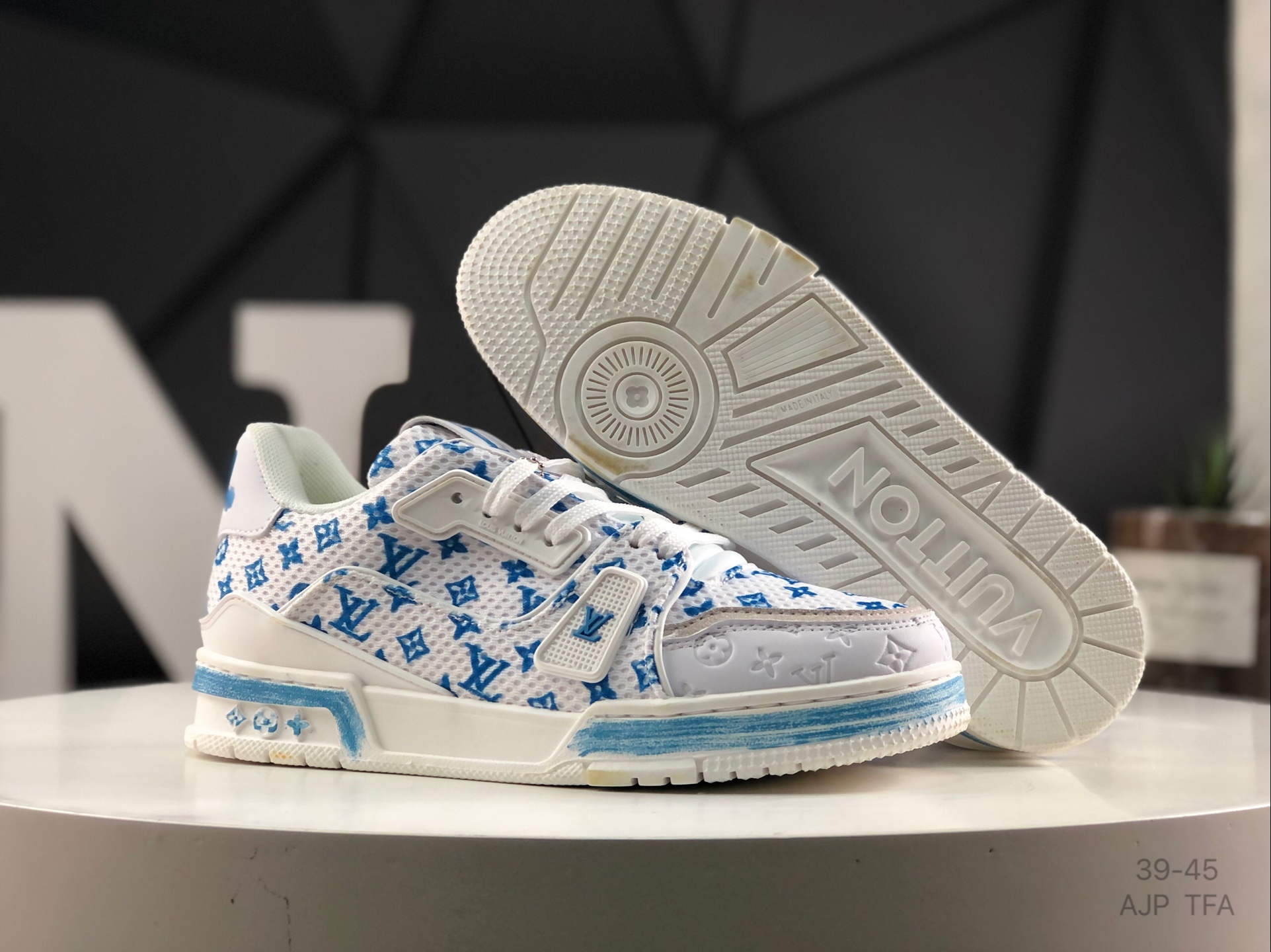 L0vis Vvtt0n Trainer Sneakers Replica