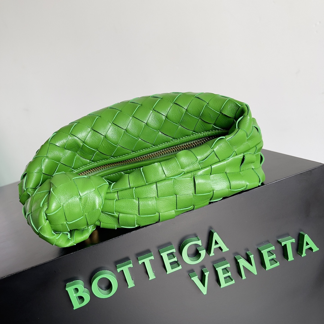 B0tt*ga Ven*ta Woman