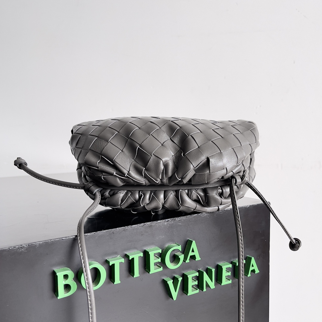 B0tt*ga Ven*ta Woman