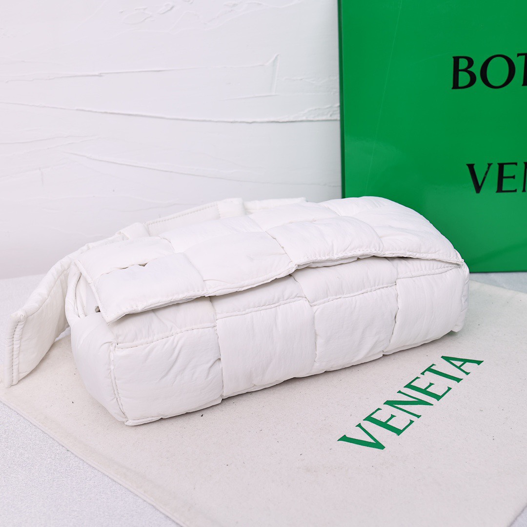 Best Replica B0tt*ga Ven*ta Bags(ColaReps)