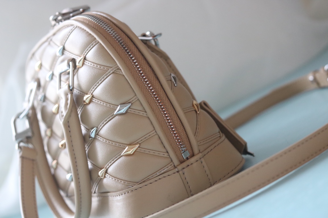 L0vis Vvtt0n D1am0nd lambskin Alma bag top original quality replica