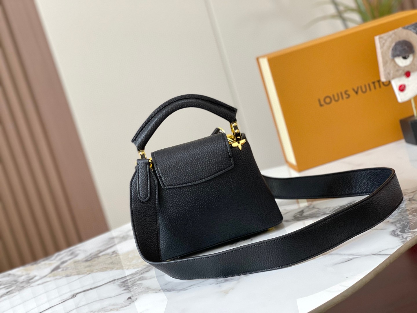 L0vis Vvtt0n Capucines Mini Corolla Gold Top Handbag Replica