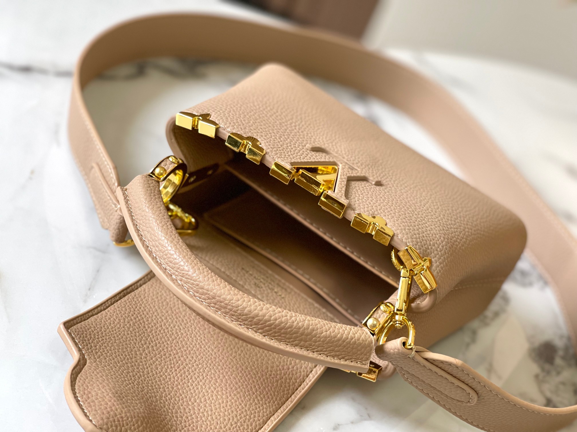 L0vis Vvtt0n Apricot Gold Buckle Corolla Hardware Mini Tote
