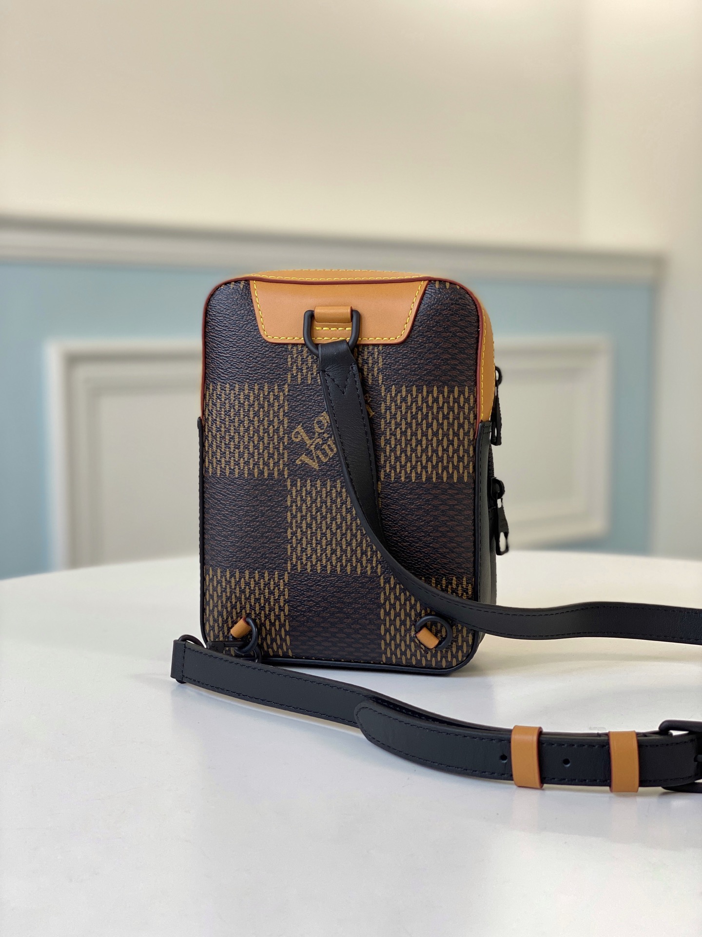 L0vis Vvtt0n Damier Ebene